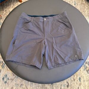 Men’s Columbia Omni shield gray shorts size 38